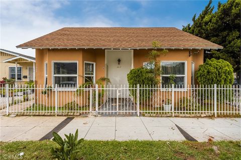 Photo of 1521 Junipero Avenue, Long Beach, CA 90804 (MLS # PW26058657)