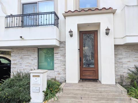 Photo of 13260 Landale Street, Sherman Oaks, CA 91423 (MLS # SR26136449)