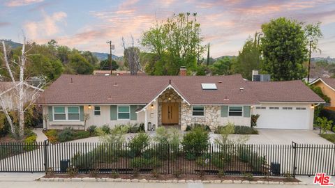 Photo of 4731 Deseret Drive, Woodland Hills, CA 91364 (MLS # 26655615)