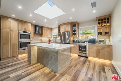 Photo of 4731 Deseret Drive, Woodland Hills, CA 91364 (MLS # 26655615)