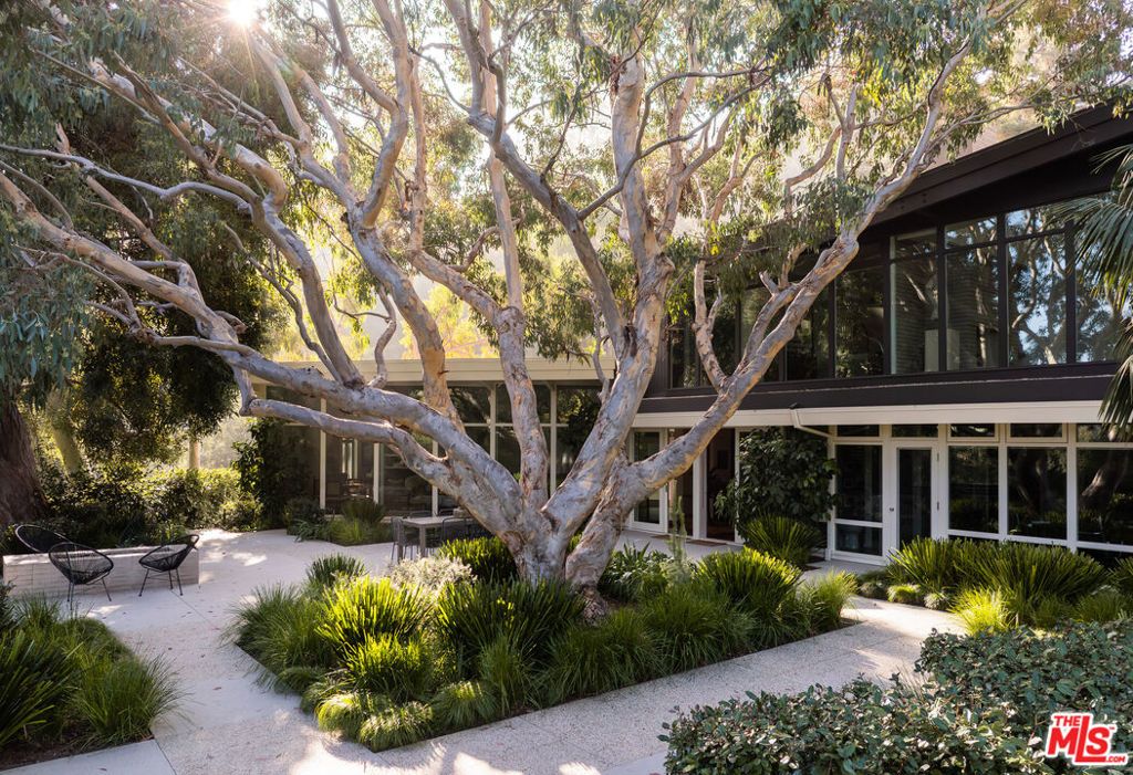 Photo of 2179 Mandeville Canyon Road, Los Angeles, CA 90049 (MLS # 26640891)