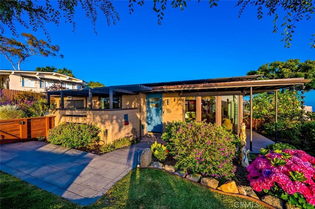 Photo of 1687 Temple Hills Drive, Laguna Beach, CA 92651 (MLS # LG25226665)