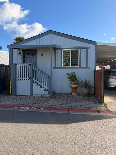 Photo of 151 151 Maureen Cir Cir, Pittsburg, CA 94565 (MLS # 41124559)