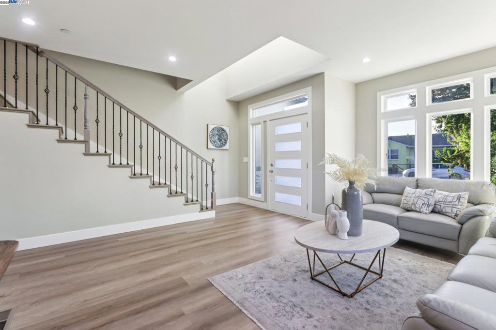 HAYWARD - Residential