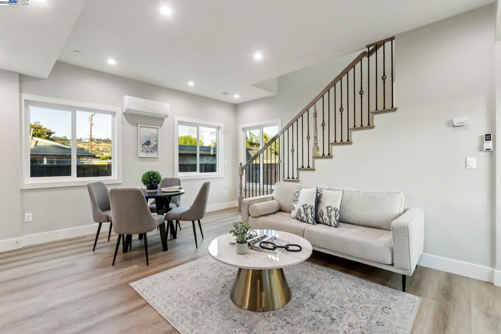 HAYWARD - Residential