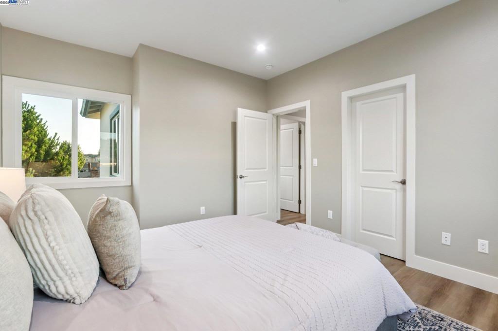 HAYWARD - Residential