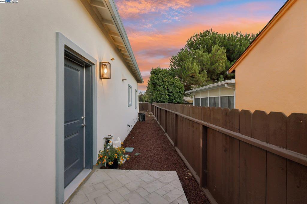 HAYWARD - Residential