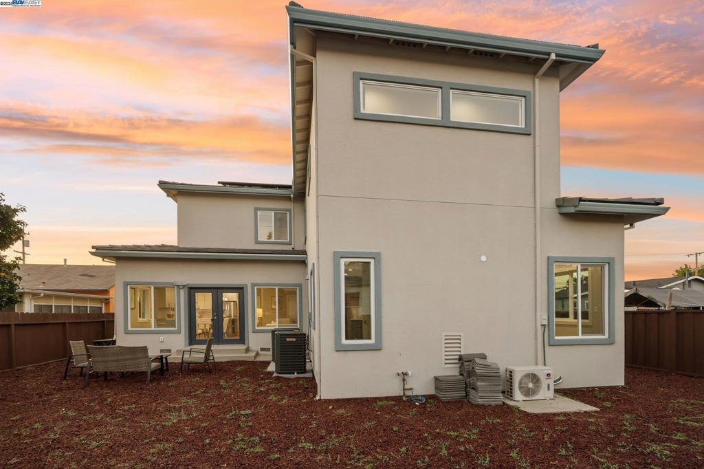 HAYWARD - Residential