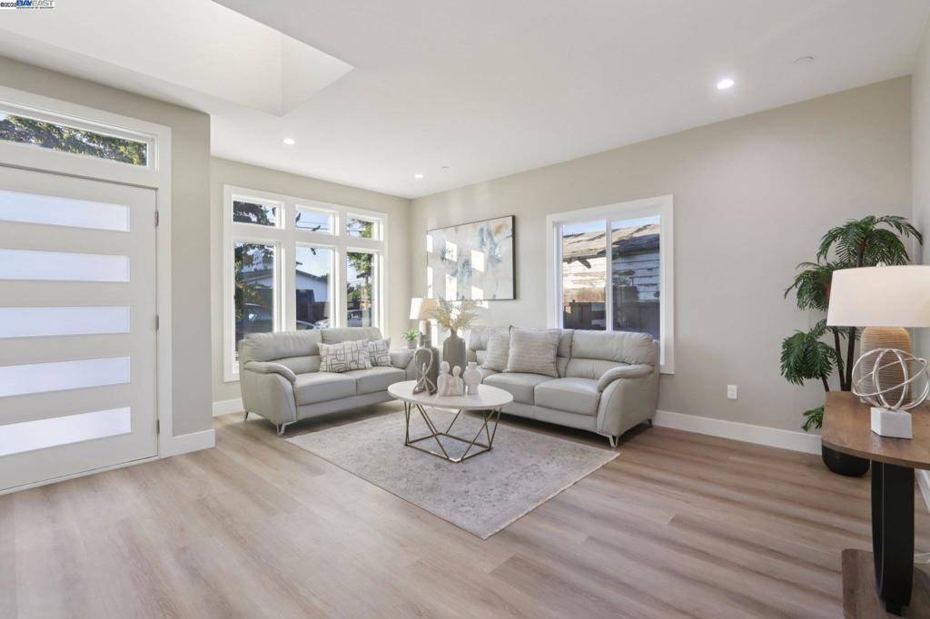 HAYWARD - Residential