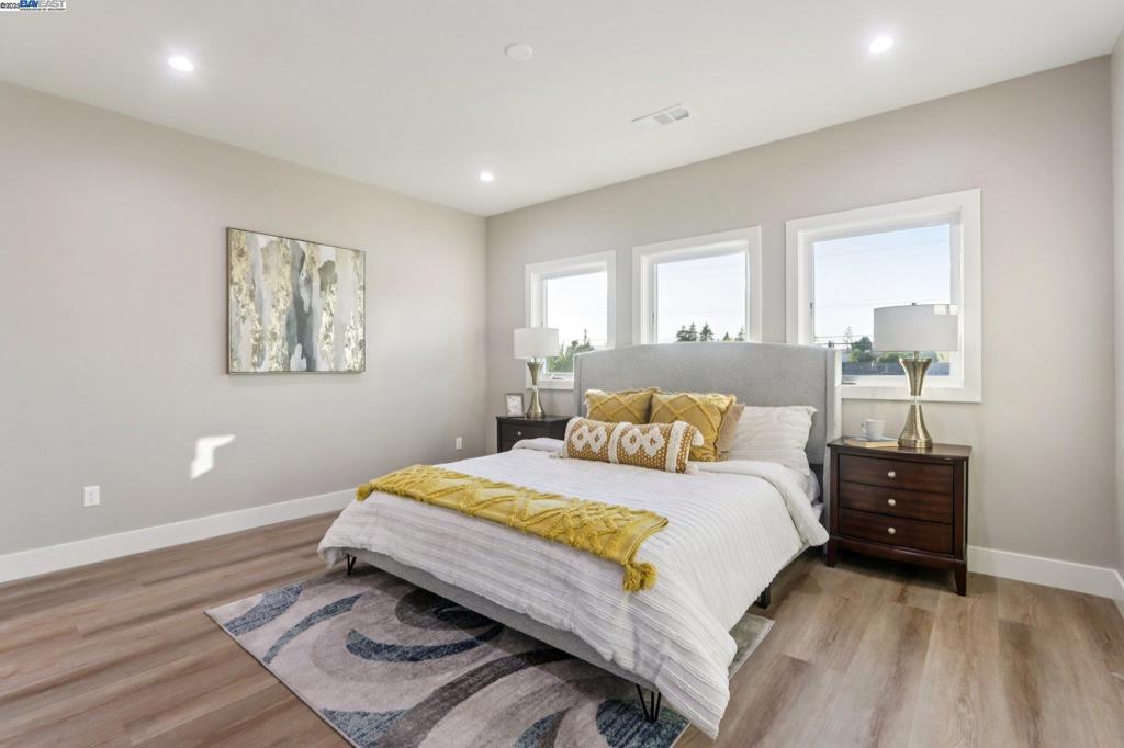 HAYWARD - Residential