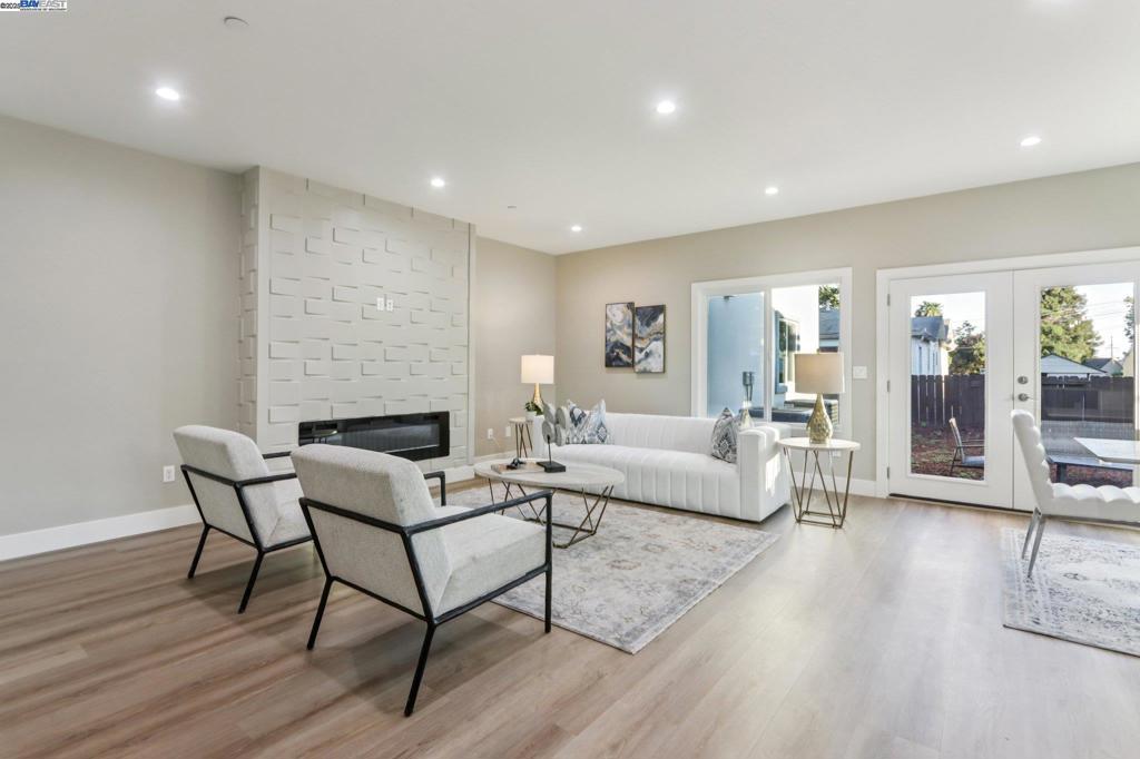 HAYWARD - Residential