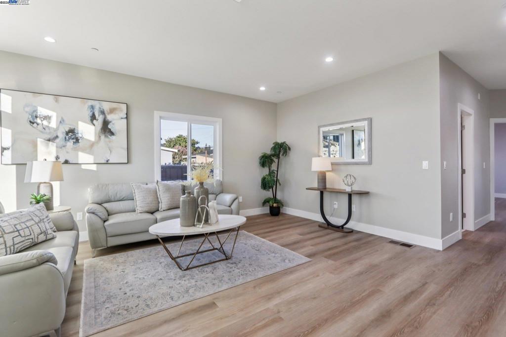 HAYWARD - Residential