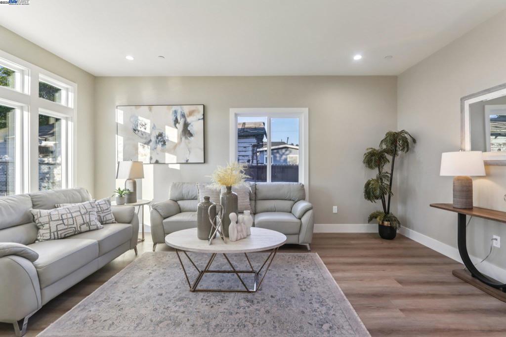 HAYWARD - Residential