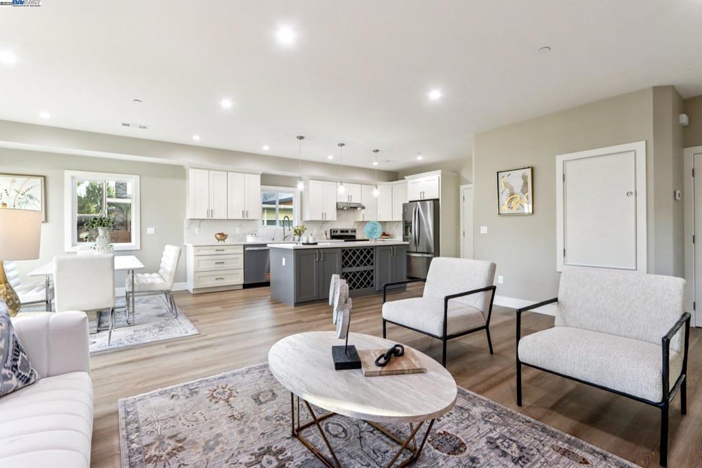 HAYWARD - Residential