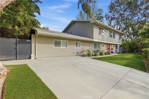 Photo of 5500 Blanco Avenue, Woodland Hills, CA 91367 (MLS # SR26088366)