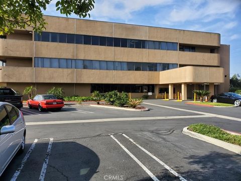 Photo of 9042 Garfield Ave, Huntington Beach, CA 92646 (MLS # OC26005741)