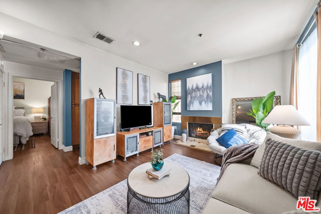 6938 Laurel Canyon Boulevard 310