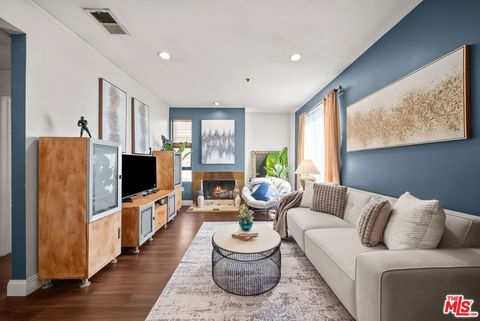 Photo of 6938 Laurel Canyon Boulevard #310, North Hollywood, CA 91605 (MLS # 26667531)