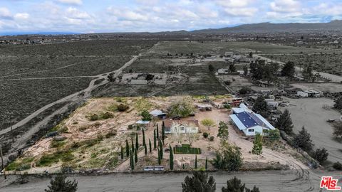 Photo of 6677 Maricopa Road, Phelan, CA 92371 (MLS # 26635973)