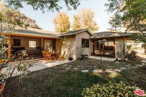 Photo of 16413 Akron Street, Pacific Palisades, CA 90272 (MLS # 26105559)