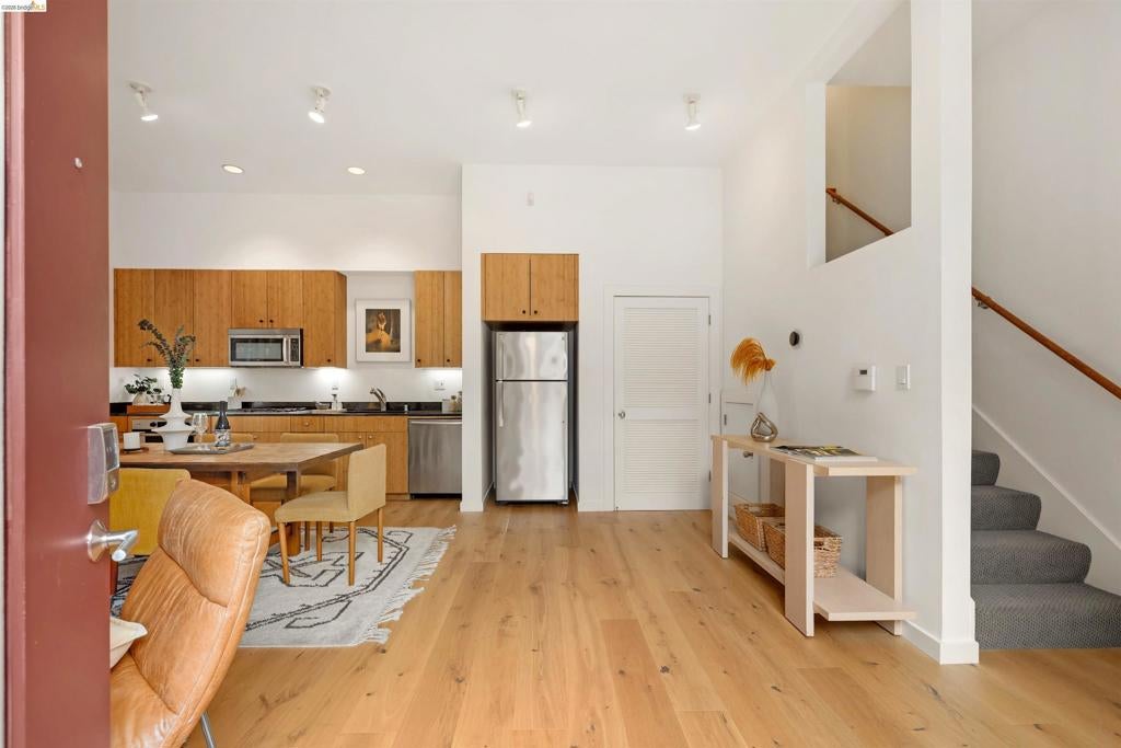 21 Covent Ln LN, Oakland CA 94608