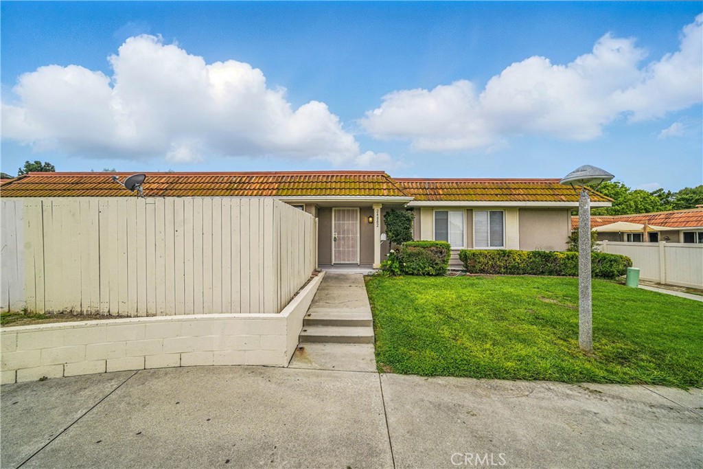 24882 Via San Rafael