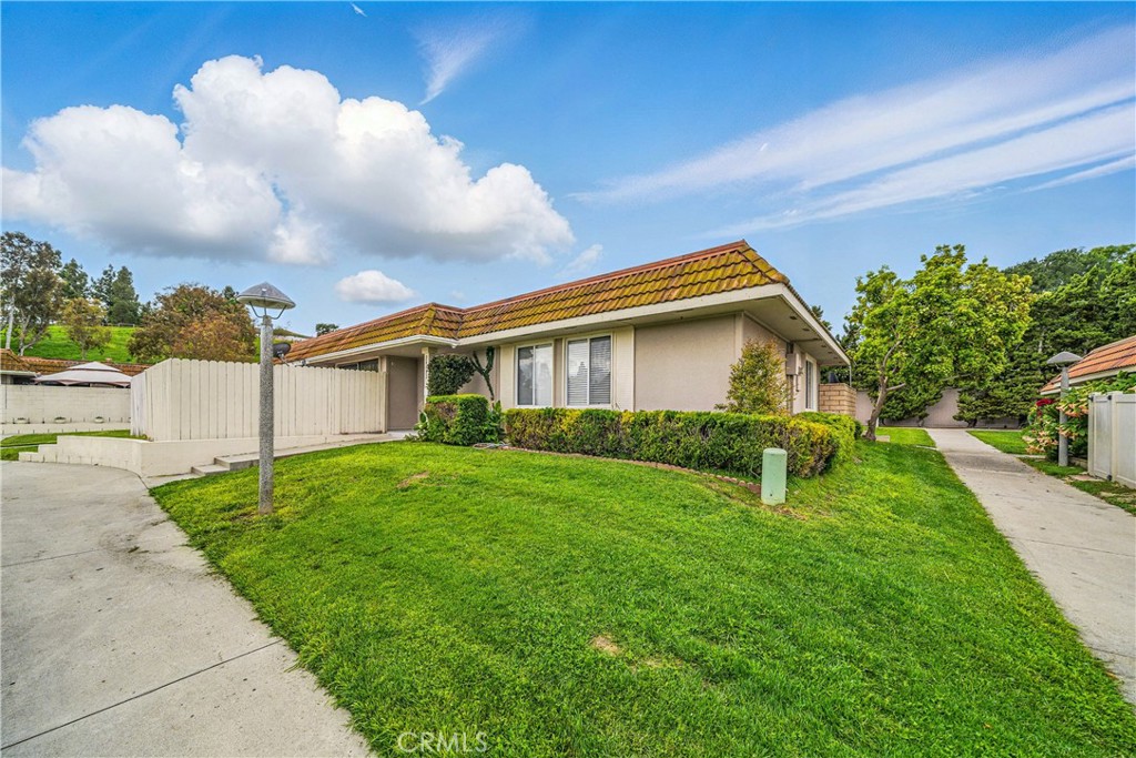 24882 Via San Rafael