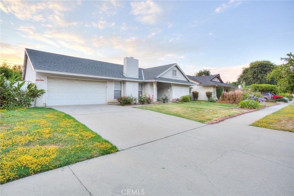 Located in the Walnut Valley Unified School District
This bright and spacious home is perfect for a mid-sized family!
Home Features:
* 3 bedrooms + master bedroom
* 2 bathrooms
* Kitchen with plenty of counter and cabinet space
* Includes: stove, and dishwasher
* Large laundry room with washer/dryer hookups (machines not included)
* Attached 2-car garage with direct access to the home
Pet Policy:
* Pet deposit: $800 per pet
* Monthly pet fee: $100 per pet
Additional Info:
* Tenant pays all utilities
Don’t miss the chance to enjoy a stylish, low-maintenance lifestyle in one of Diamond Bar most desirable locations!