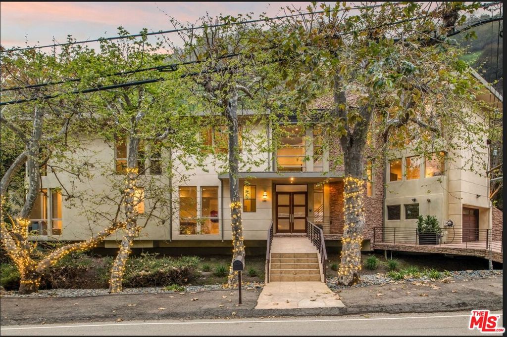 3685 Mandeville Canyon Road