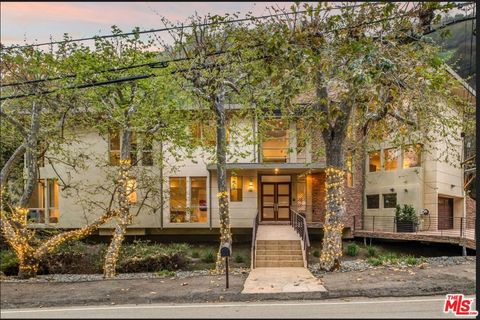 Photo of 3685 Mandeville Canyon Road, Los Angeles, CA 90049 (MLS # 25620981)