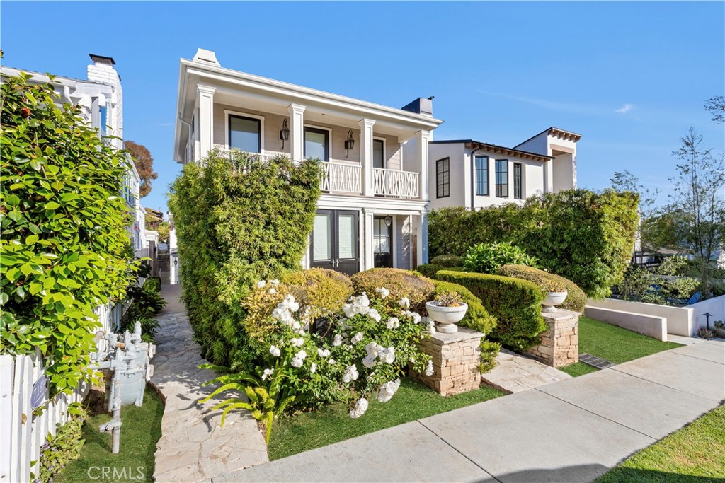 Corona del Mar North of PCH (CNHW) - Residential