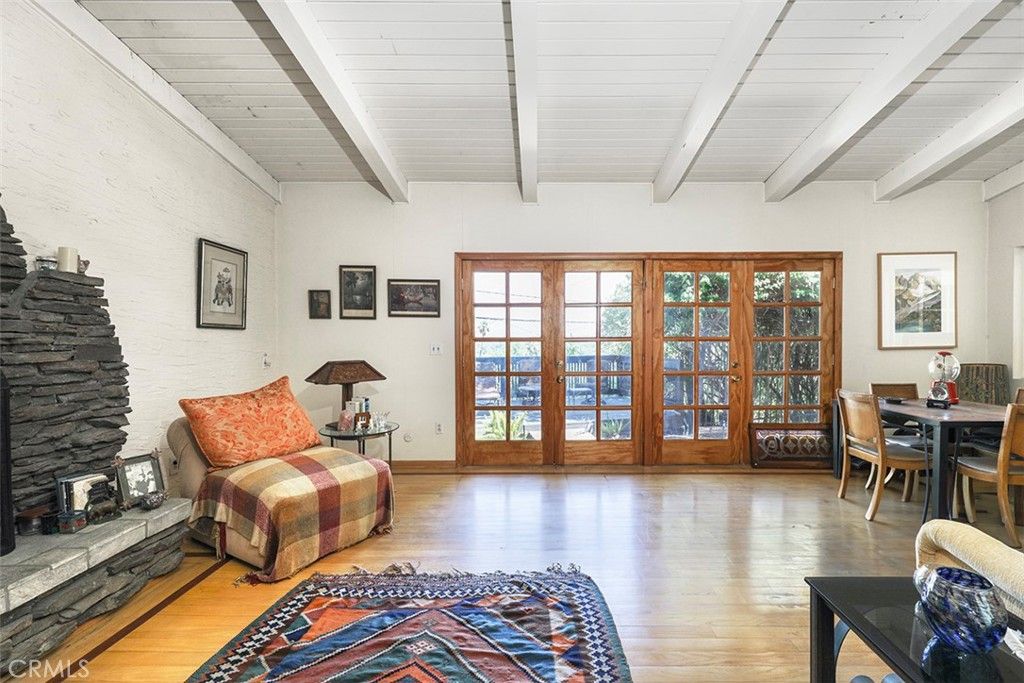 Photo of 22526 Cass Avenue, Woodland Hills, CA 91364 (MLS # SR25218328)