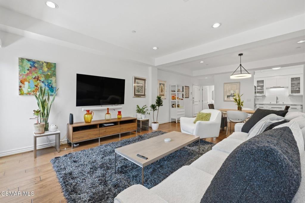1410 N Curson Avenue 202