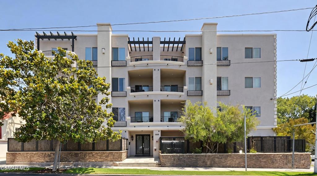 1410 N Curson Avenue 202