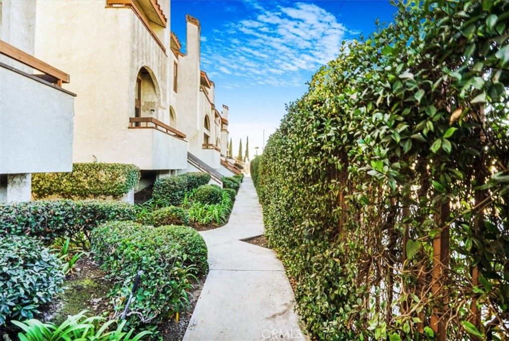 listing image 130727628103354141651