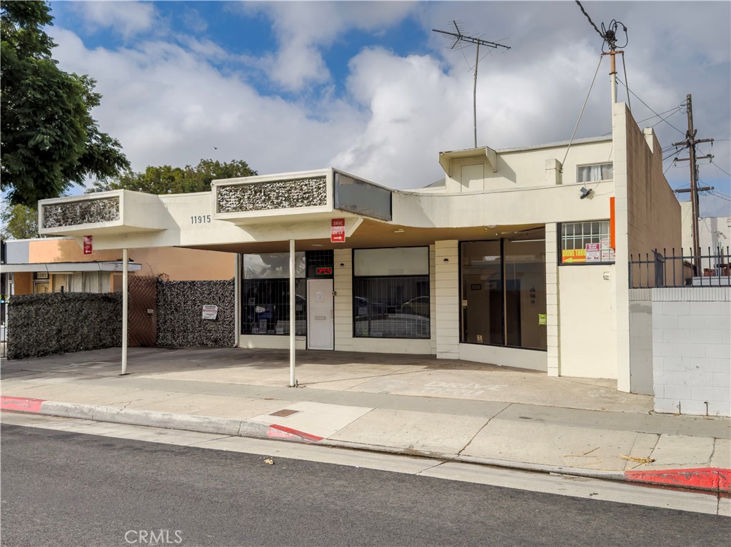 11915 Inglewood