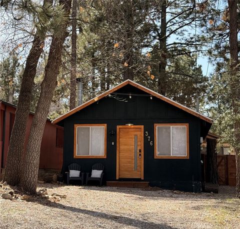 Photo of 376 Riverside Avenue, Sugarloaf, CA 92386 (MLS # OC26028914)