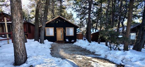 Photo of 376 Riverside Avenue, Sugarloaf, CA 92386 (MLS # OC26028914)