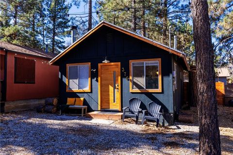 Photo of 376 Riverside Avenue, Sugarloaf, CA 92386 (MLS # OC26028914)