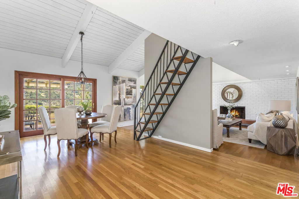 2432 BANYAN Drive