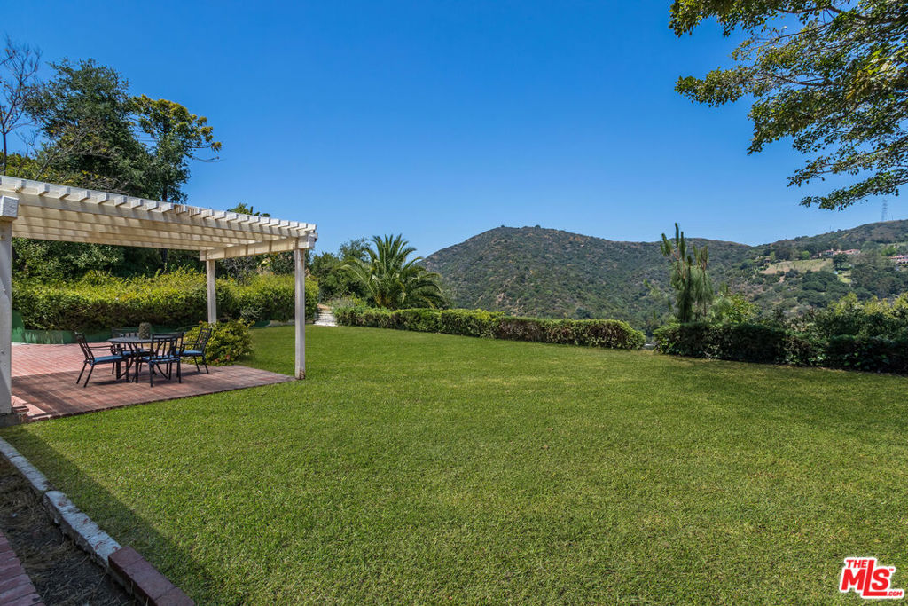 2432 BANYAN Drive