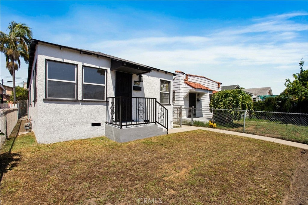 1547 W 60th Place