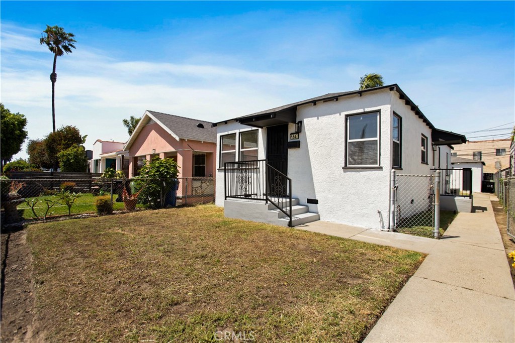 1547 W 60th Place