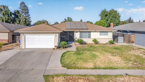 Photo of 6617 N 1st Street, Fresno, CA 93710 (MLS # SR26221362)