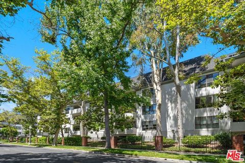 Photo of 651 Wilcox Avenue #3G, Los Angeles, CA 90004 (MLS # 25597457)