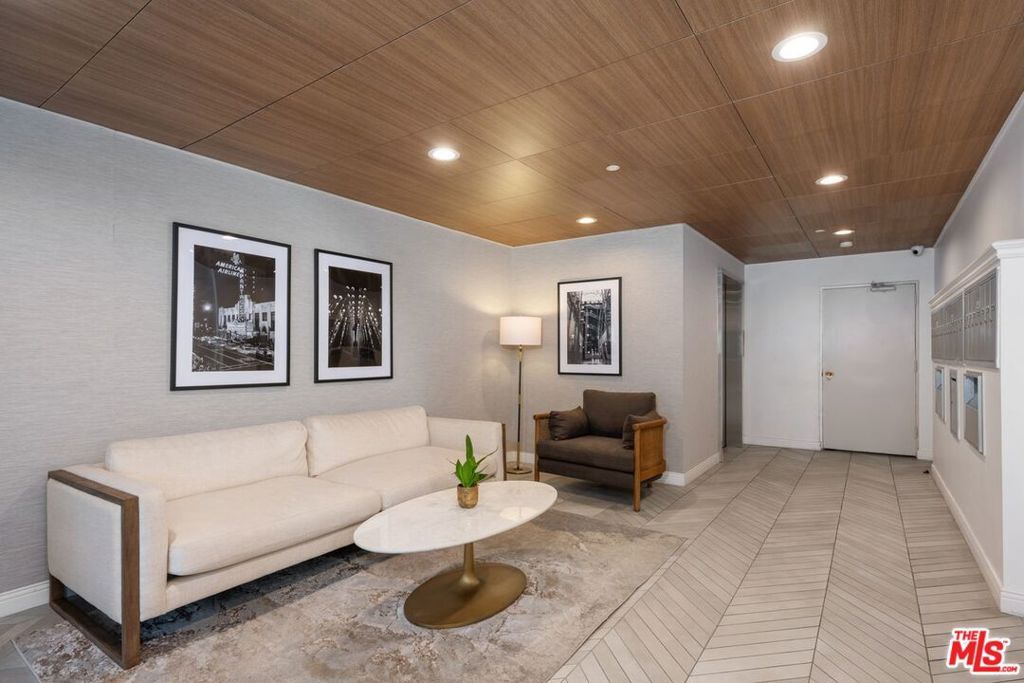 Photo of 651 Wilcox Avenue #3G, Los Angeles, CA 90004 (MLS # 25597457)