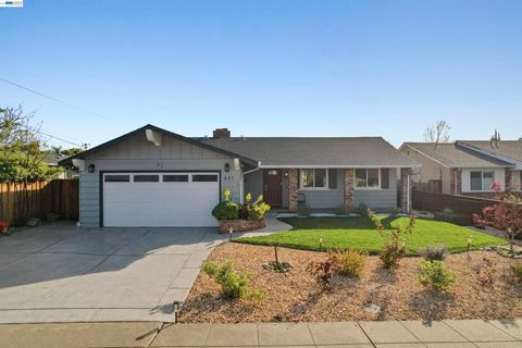 Photo of 637 637 Caliente Ave Ave, Livermore, CA 94550 (MLS # 41126715)