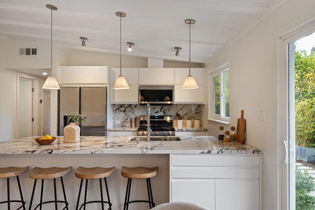 857 Tamarack Lane
