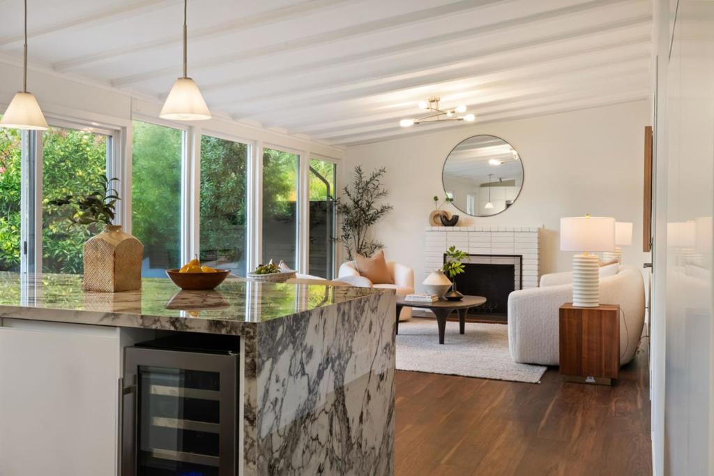 857 Tamarack Lane