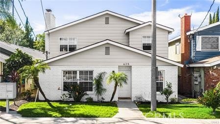 Photo of 625 Orizaba Ave #6, Long Beach, CA 90814 (MLS # PW26184409)